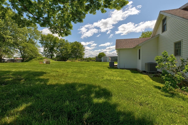 1831 Kiddville Rd, Winchester, KY 40391 - view of grassy yard with a shed