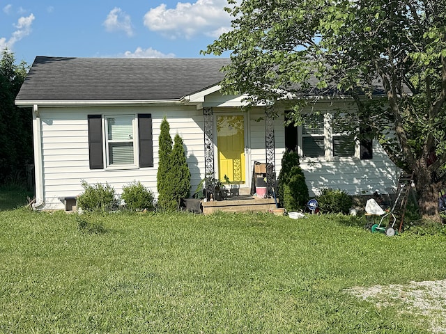 1892 Graefenburg Rd, Lawrenceburg, KY 40342 - view of front facade with a front yard and roof with shingles