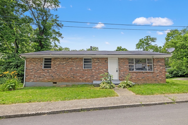 623 Gano St, Paris, KY 40361 - view of front facade featuring brick siding and a front lawn