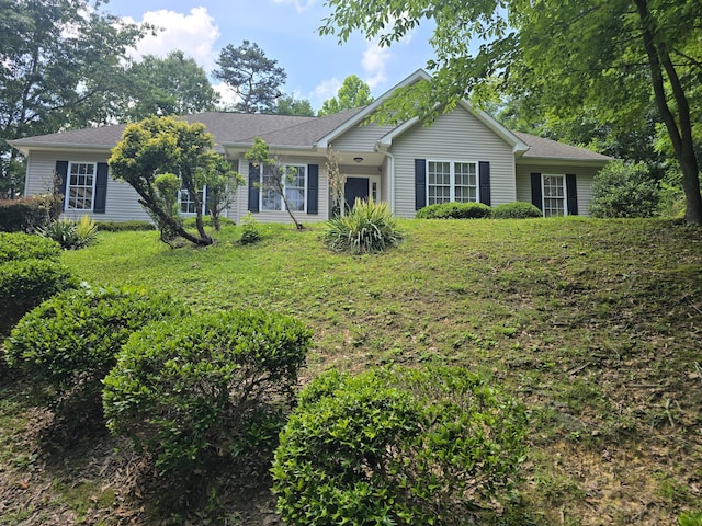 10 Thaxted Ln, Middlesboro, KY 40965 - ranch-style home featuring a front yard