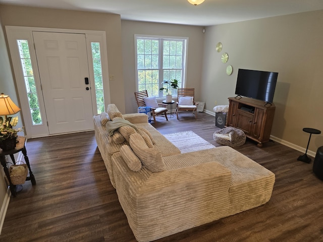 10 Thaxted Ln, Middlesboro, KY 40965 - living area featuring baseboards and dark wood-style floors