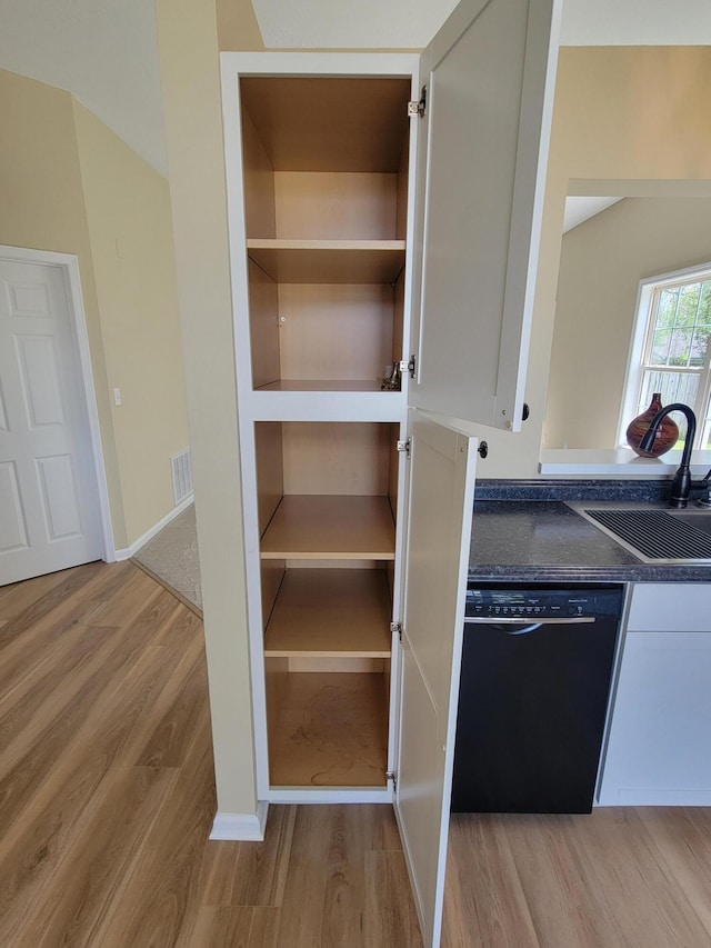 215 Wilderness Cove Ln, Georgetown, KY 40324 - pantry featuring a sink