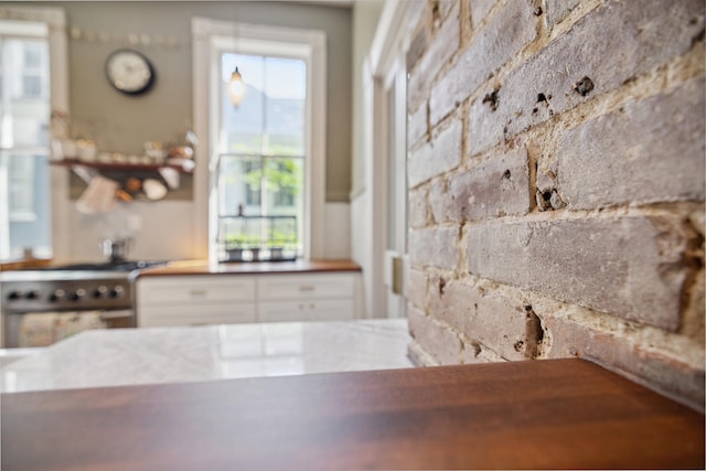 456 N Limestone St, Lexington, KY 40508 - kitchen featuring white cabinetry