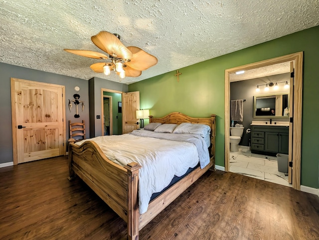 1260 Old Way Rd, London, KY 40741 - bedroom featuring a textured ceiling, wood finished floors, ensuite bath, and ceiling fan