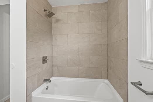1142 Kiowa Trl, Frankfort, KY 40601 - bathroom featuring shower / bathtub combination