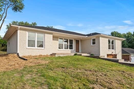 1142 Kiowa Trl, Frankfort, KY 40601 - back of house featuring brick siding and a yard