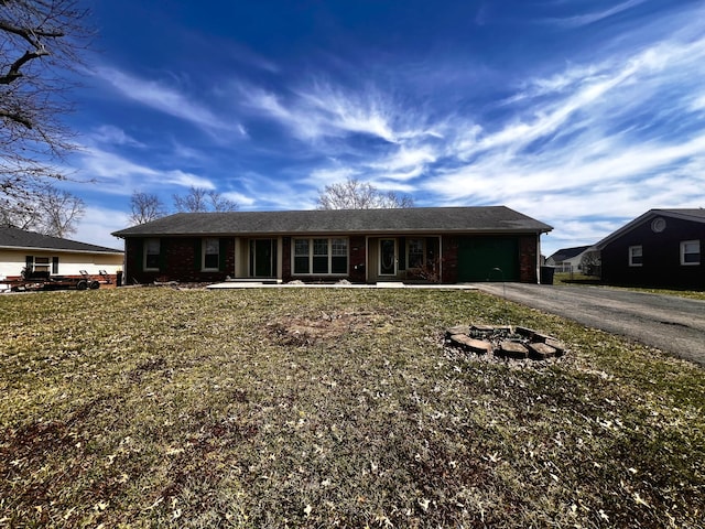 525 Scenic Dr, Harrodsburg, KY 40330 - single story home featuring a garage, driveway, brick siding, and a front lawn