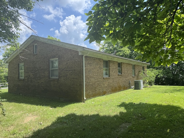 852 Fuzzy Duck Rd, Lancaster, KY 40444 - view of side of property with crawl space, a yard, and brick siding