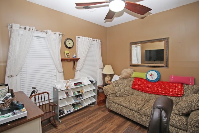 1016 Cedar Ridge Ln, Versailles, KY 40383 - living area with wood finished floors and a ceiling fan