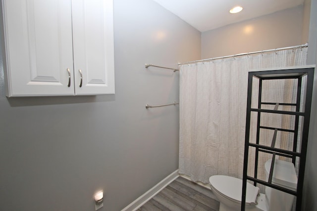 1016 Cedar Ridge Ln, Versailles, KY 40383 - full bathroom with wood finished floors and a shower with curtain