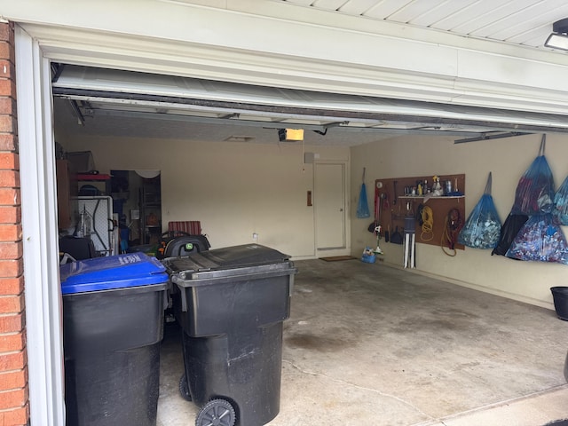 1310 Lago Dr, Frankfort, KY 40601 - garage with a garage door opener