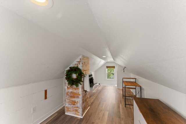 411 E Washington St, Franklin, KY 42134 - additional living space featuring heating unit, a textured ceiling, wood finished floors, and vaulted ceiling