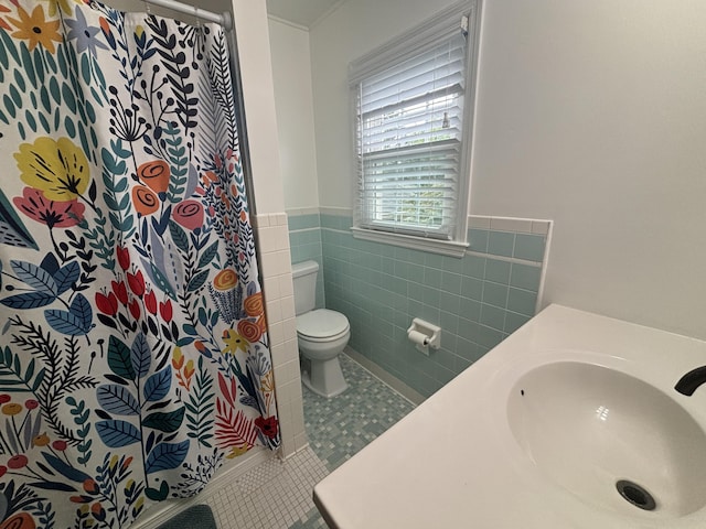 1010 Riverside Dr, Harrodsburg, KY 40330 - bathroom featuring tile walls, tile patterned flooring, a wainscoted wall, a shower with shower curtain, and vanity