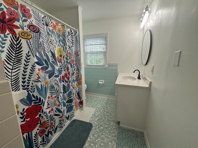 1010 Riverside Dr, Harrodsburg, KY 40330 - bathroom with vanity, tile patterned flooring, and a shower with curtain