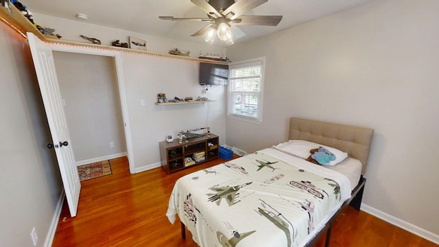1010 Riverside Dr, Harrodsburg, KY 40330 - bedroom with wood finished floors and a ceiling fan