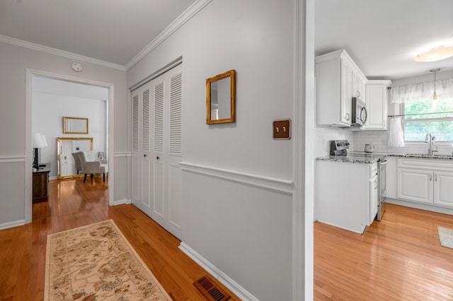 2864 Ark Royal Way, Lexington, KY 40503 - hall featuring light wood-style floors and ornamental molding