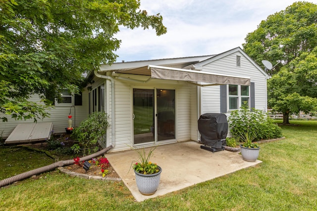 206 Candlewood Dr, Danville, KY 40422 - back of house with a patio and a lawn
