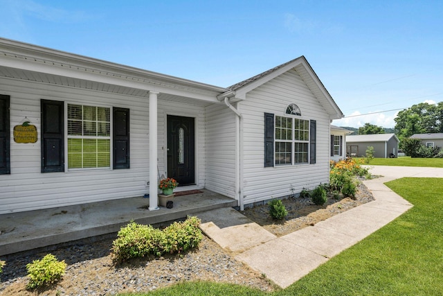 997 Copper Creek Rd, Berea, KY 40403 - view of front of house featuring a porch and a front lawn