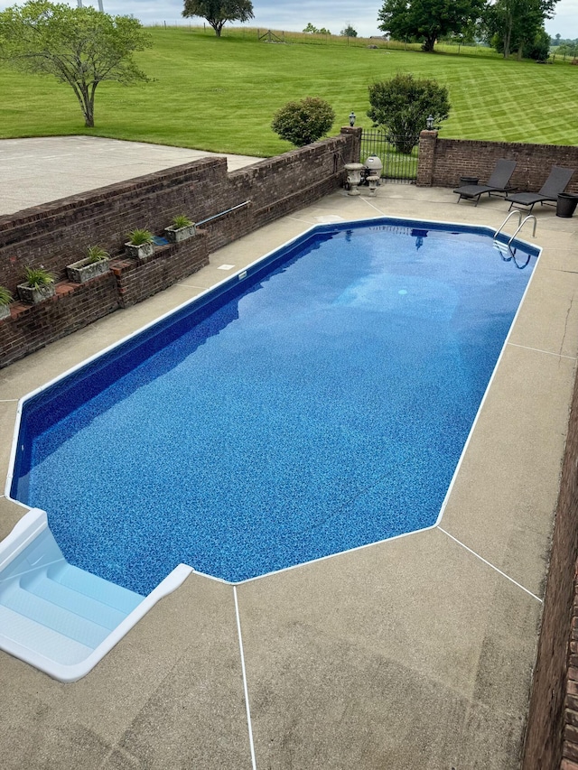117 Richland Dr, Richmond, KY 40475 - view of swimming pool featuring a patio