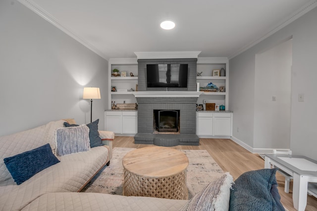 1074 Rockbridge Rd, Lexington, KY 40515 - living area featuring ornamental molding, light wood-style flooring, a brick fireplace, and built in shelves