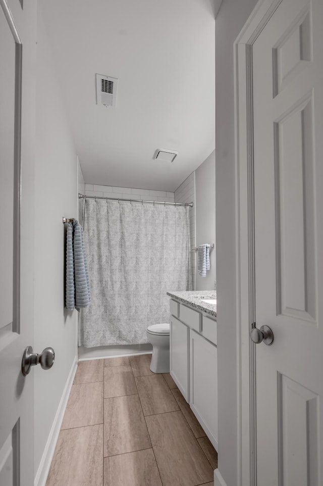 1074 Rockbridge Rd, Lexington, KY 40515 - full bath with vanity and a shower with curtain