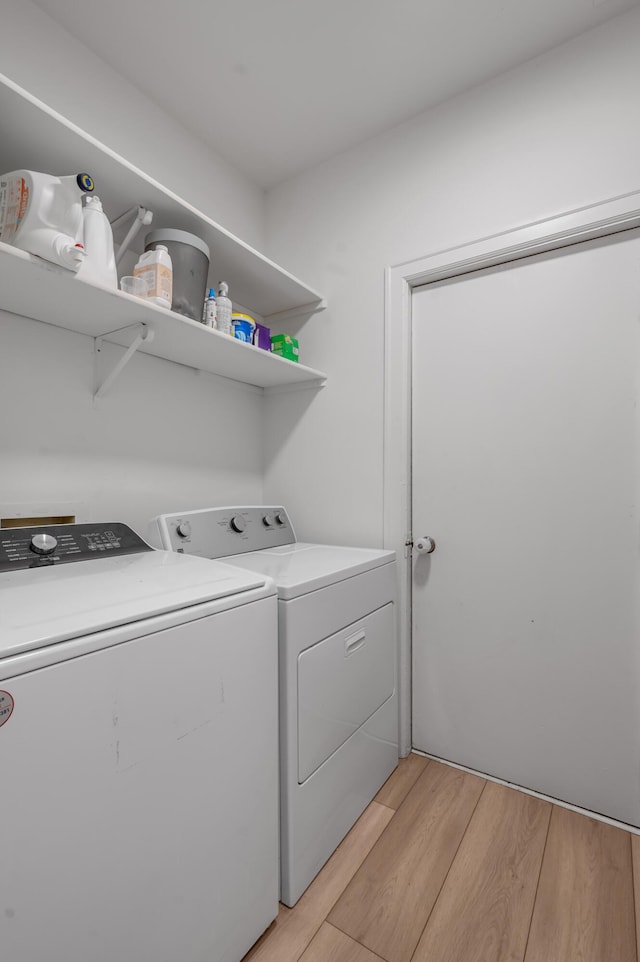 1074 Rockbridge Rd, Lexington, KY 40515 - laundry room featuring independent washer and dryer and light wood finished floors