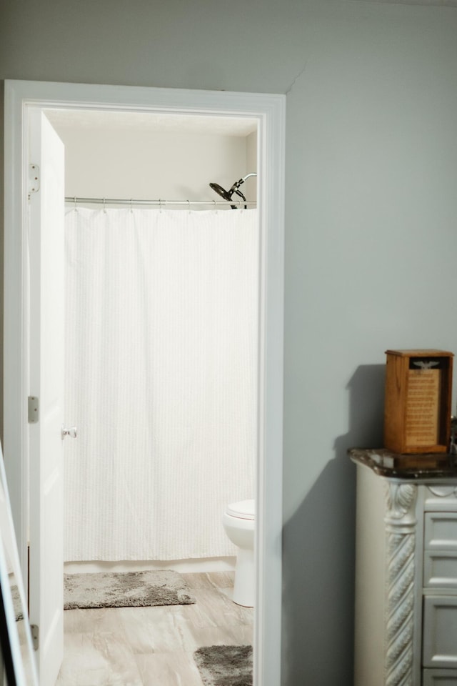 585 Cotton Rd, Corbin, KY 40701 - full bath with toilet and curtained shower