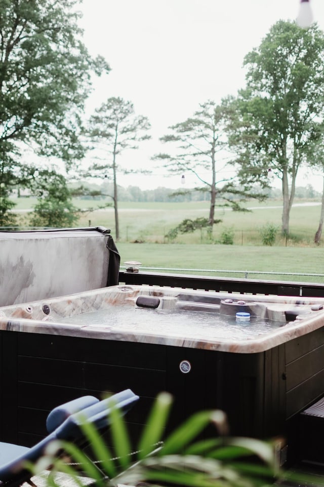 585 Cotton Rd, Corbin, KY 40701 - exterior view of a jacuzzi