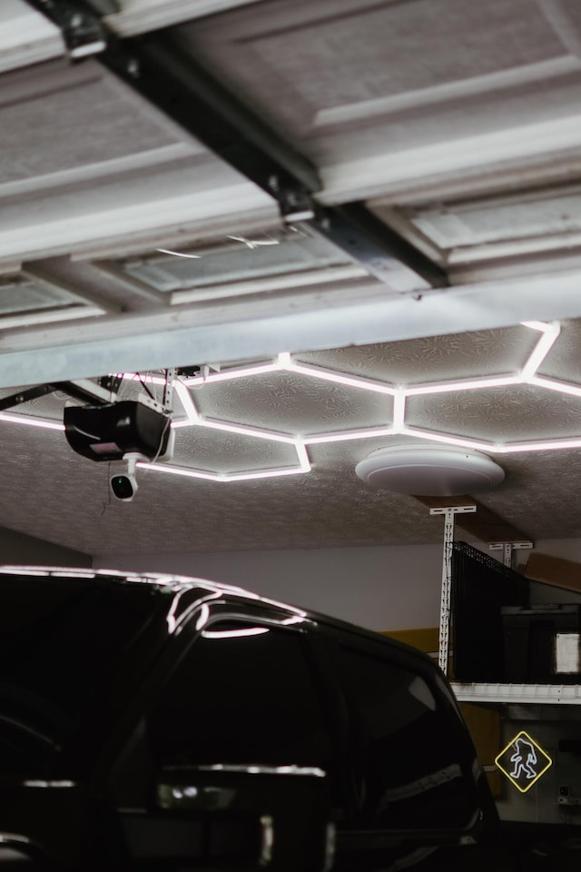 585 Cotton Rd, Corbin, KY 40701 - garage featuring a garage door opener