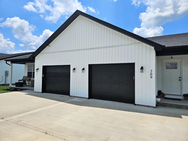 209-211 Wyldwood Way, Berea, KY 40403 - garage featuring concrete driveway