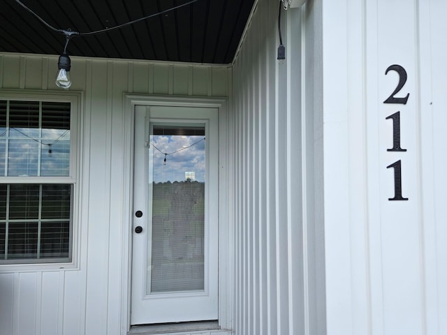 209-211 Wyldwood Way, Berea, KY 40403 - doorway to property featuring board and batten siding