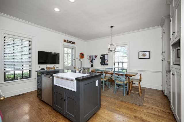321 S Turner St, Midway, KY 40347 - kitchen with dishwasher, gray cabinetry, crown molding, a center island with sink, and wood finished floors