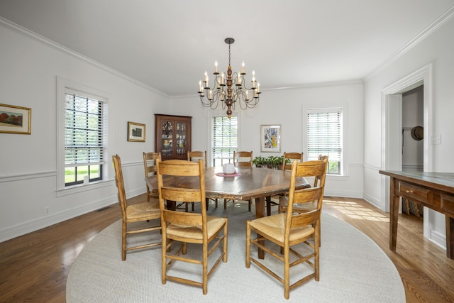 321 S Turner St, Midway, KY 40347 - dining area with crown molding, light wood-style flooring, and a chandelier