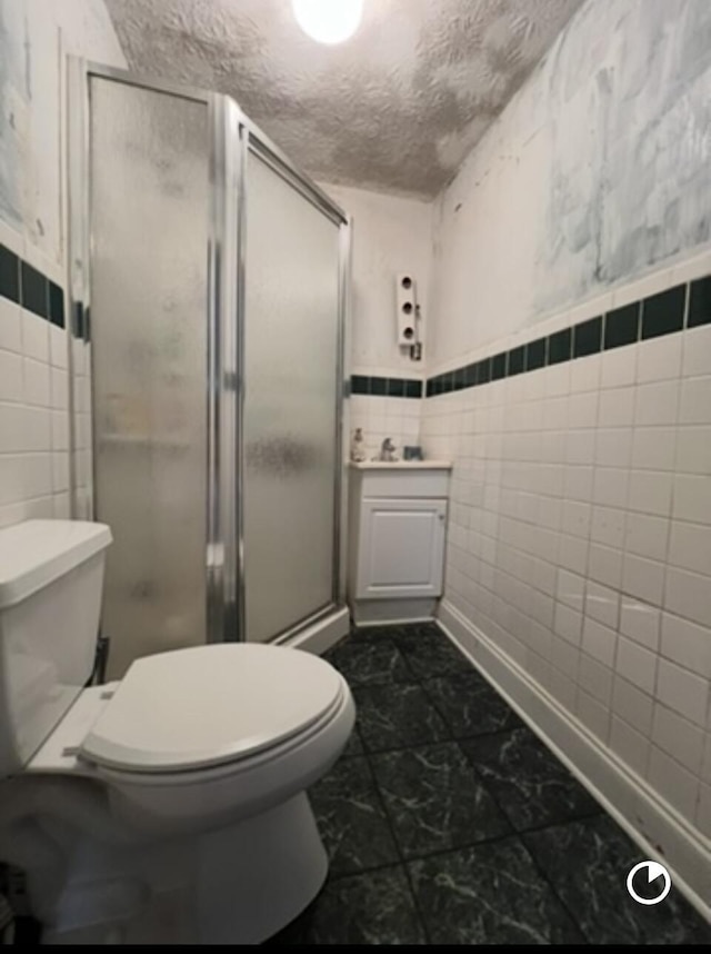 365 Mooreland Ave, Harrodsburg, KY 40330 - full bath featuring tile walls, a stall shower, a textured ceiling, and wainscoting