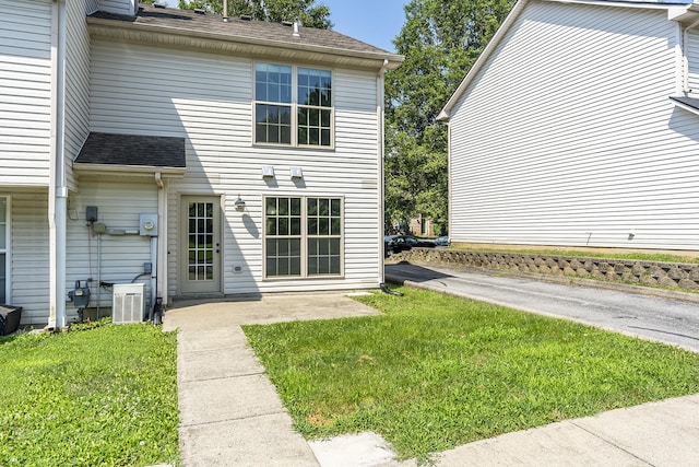 321 Houston Creek Dr, Paris, KY 40361 - back of house with a lawn and a shingled roof