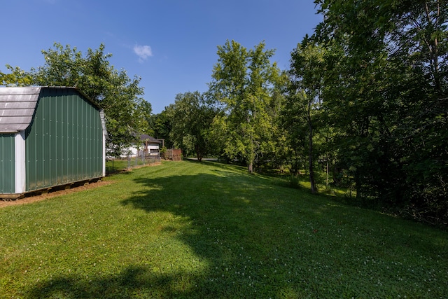 129 Plantation Dr, Lawrenceburg, KY 40342 - view of green lawn featuring a storage shed
