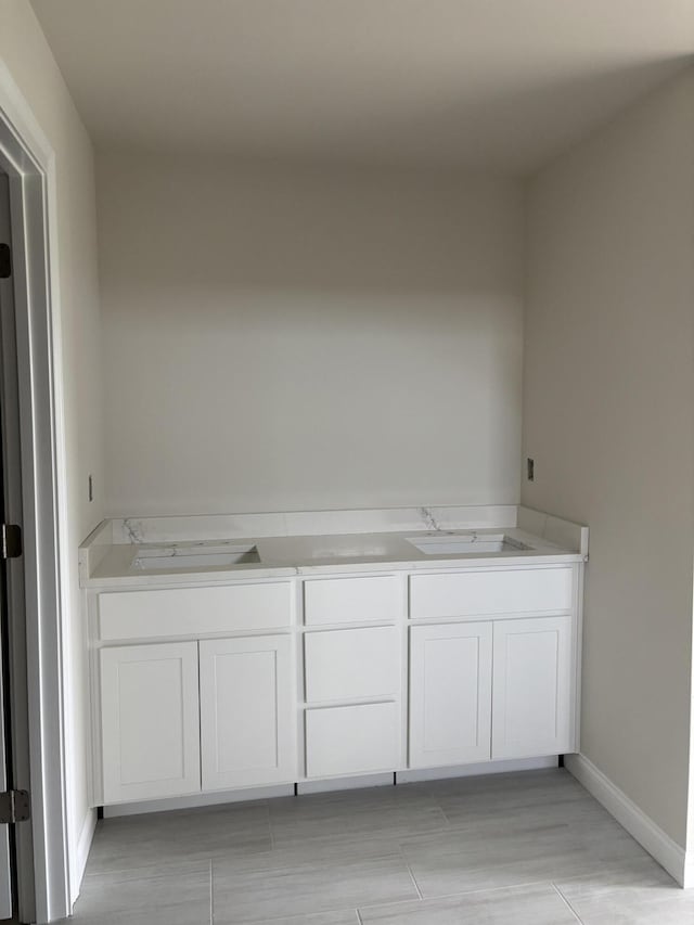 2716 Kearney Creek Ln, Lexington, KY 40511 - bathroom with double vanity and baseboards