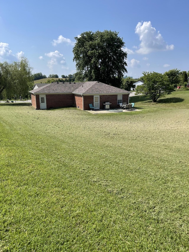 3004 Bell Ct, Richmond, KY 40475 - view of grassy yard with a patio
