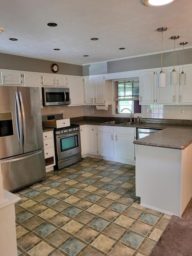 664 Linda Ave, Danville, KY 40422 - kitchen featuring stainless steel appliances, dark countertops, white cabinetry, decorative backsplash, and recessed lighting