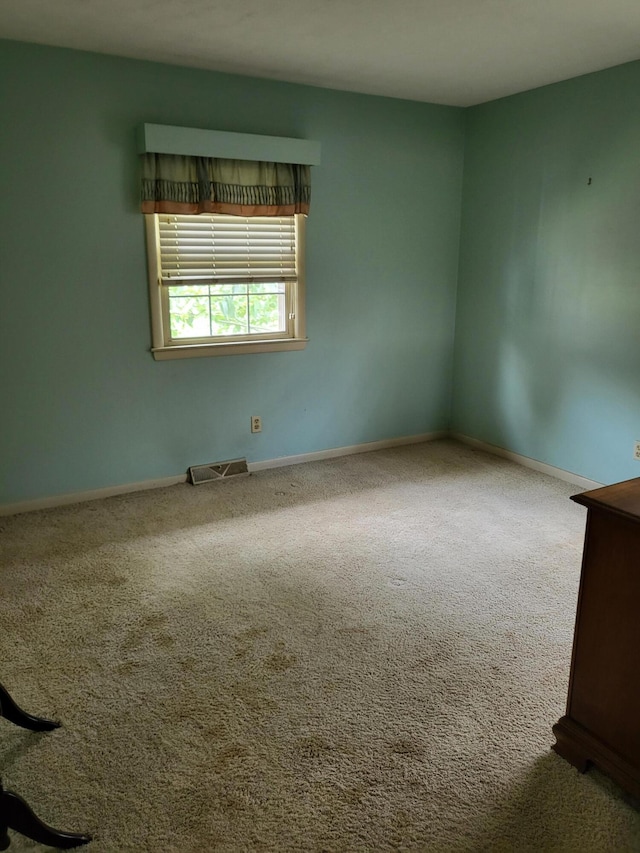 664 Linda Ave, Danville, KY 40422 - carpeted empty room with baseboards