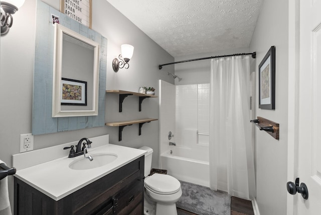 1020 Cornish Ln, Lawrenceburg, KY 40342 - bathroom featuring a textured ceiling, shower / tub combo, vanity, and wood finished floors