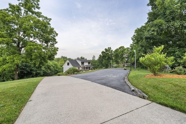 1020 Cornish Ln, Lawrenceburg, KY 40342 - view of front of property featuring a front lawn and driveway