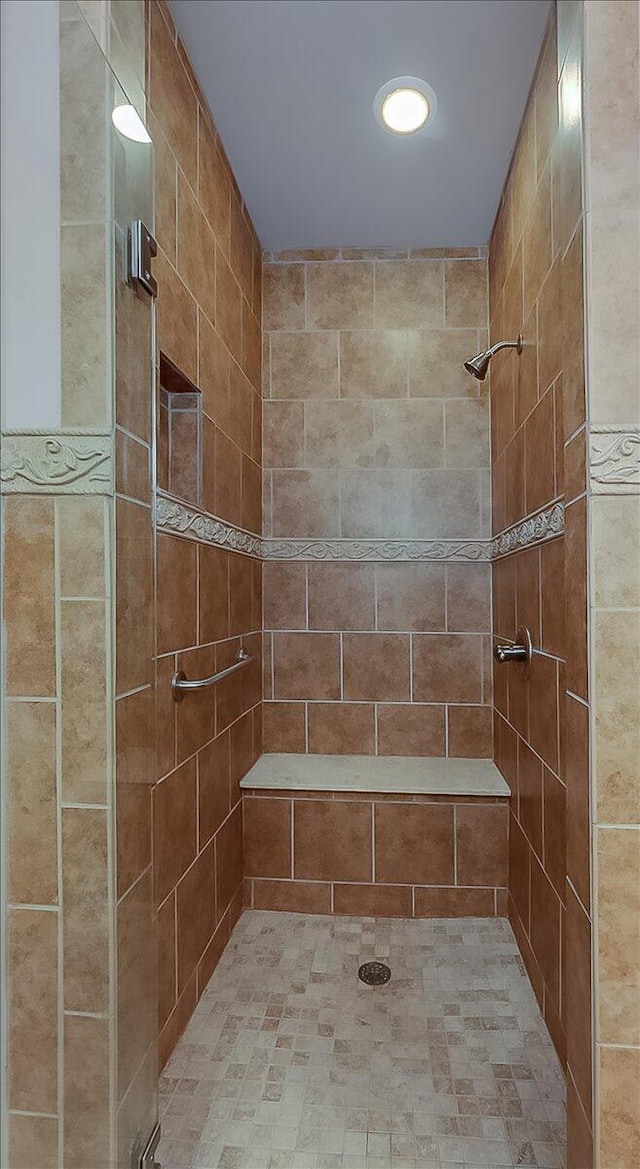 1758 Airdrie Ln, Frankfort, KY 40601 - full bath featuring tiled shower