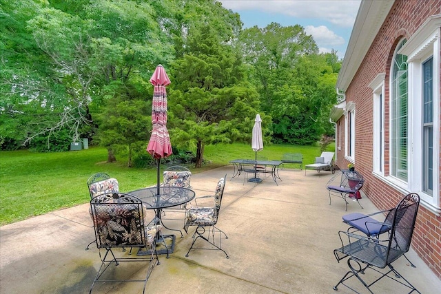1758 Airdrie Ln, Frankfort, KY 40601 - view of patio with outdoor dining area