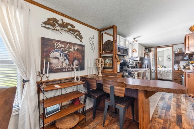 1100 Doublegate Rd, Jeffersonville, KY 40337 - dining area featuring wood-type flooring, a textured ceiling, and crown molding