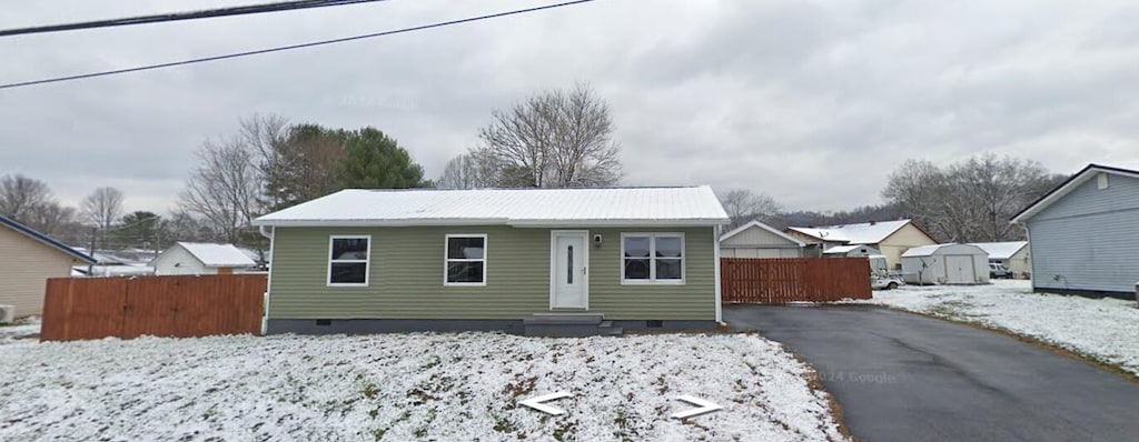 1512 Meadowbrook Rd, Vanceburg, KY 41179 - view of front of property with crawl space