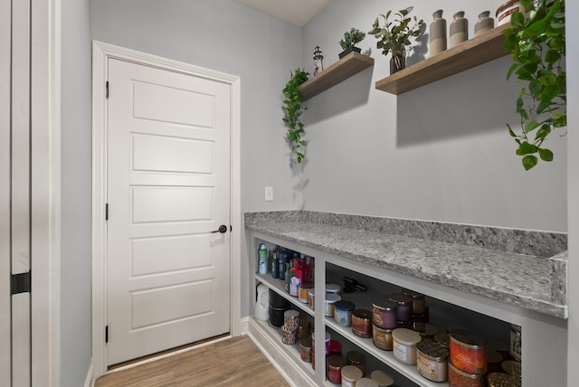 176 Cross Park Dr, Georgetown, KY 40324 - mudroom with wood finished floors and a dry bar