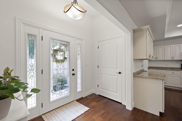 477 Barrington Dr, Somerset, KY 42503 - entryway featuring dark wood-style floors