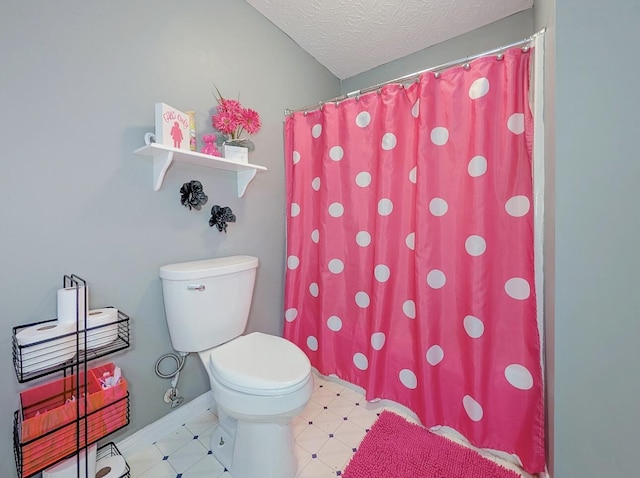 109 Edwards Ct, Lancaster, KY 40444 - bathroom featuring a shower with curtain and a textured ceiling