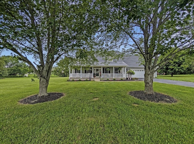 109 Edwards Ct, Lancaster, KY 40444 - view of front of house featuring a porch, a garage, driveway, and a front lawn